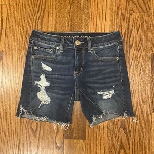 American Eagle women’s midi distressed jean shorts in size 4